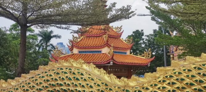 Explorer les temples à KL Thaïlandais et Chinois