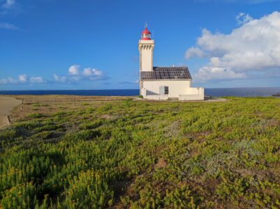 Phare sur la côte du GR340 à Belle-Ile-en-Mer, France