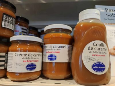 Bouteille de coulis de caramel La Bien Nommée Salidou à Belle-Ile-en-Mer, France