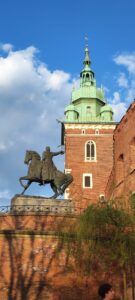 Vue du château de Wawel à Cracovie, mettant en avant son architecture historique et son cadre environnant