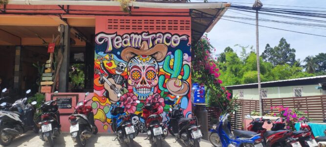 Mur de street art à Koh Tao inspiré par la culture mexicaine