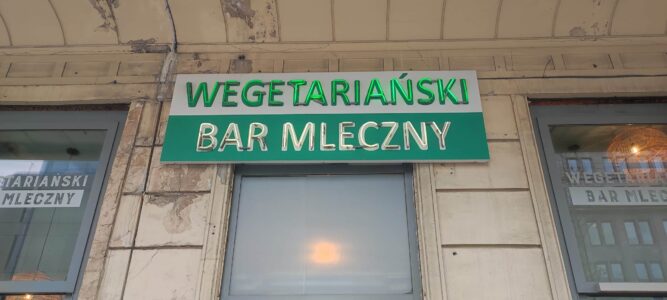 Photographie d'un bar à lait végétarien à Varsovie