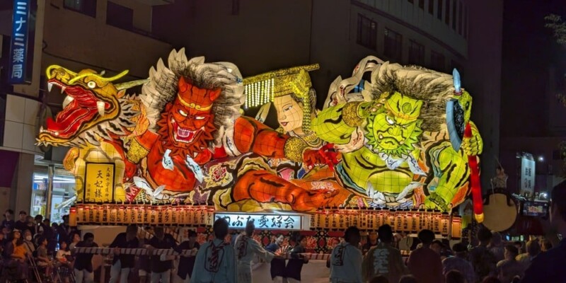 Photographie pendant 2 jours de festival : Scènes locales, chars, défilés & Feux d'Artifice