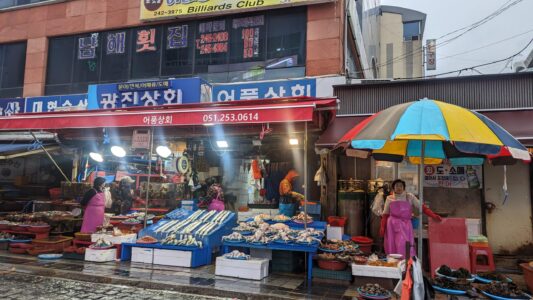 Explorer et photographier le marché de Jagalchi à Busan