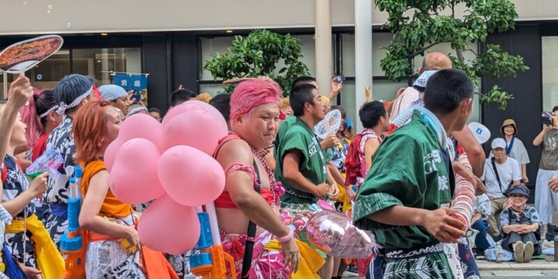 Char Nebuta et parade en plein jour