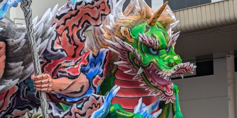 Char Nebuta en plein jour