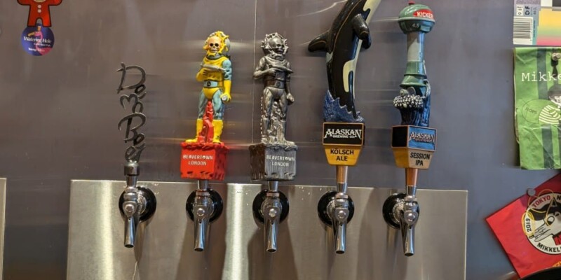 Tirette de bière décorée de différents animaux, dont des orques