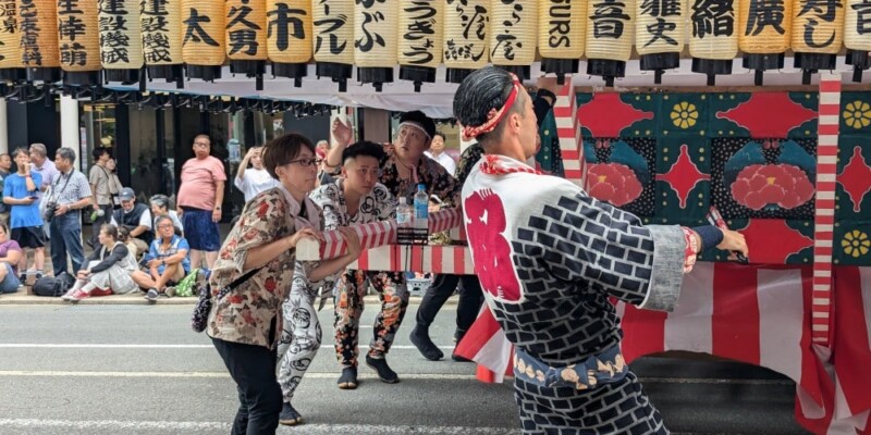 Char Nebuta en plein jour