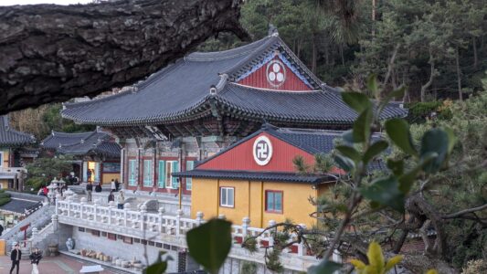 Photographier le temple au bord de la mer à Busan, Corée du sud