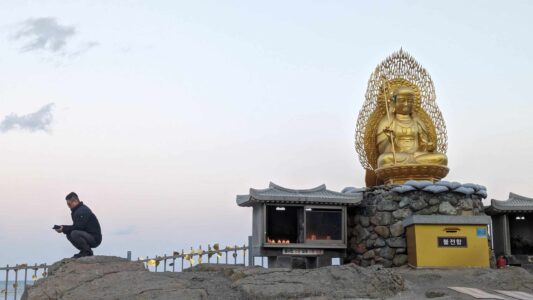 Photographier le temple au bord de la mer à Busan, Corée du sud
