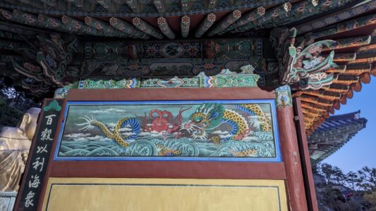 Photographier le temple au bord de la mer à Busan, Corée du sud