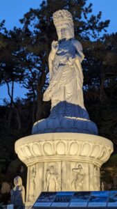Photographier le temple au bord de la mer à Busan, Corée du sud